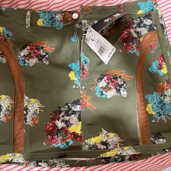 IVYTOPIA adidas x IVY PARK floral skirt size L SOLD OUT - Picture 3 of 8